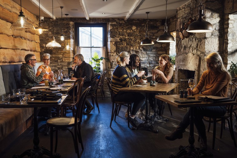 Gäste in Restaurant